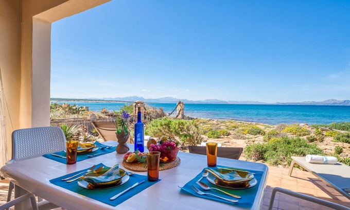Urbanizacion S'Estanyol House | Villa in front of the sea Casa Sa Nau in Mallorca
