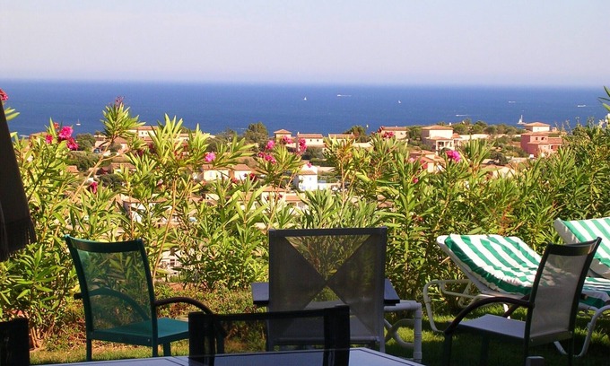 Sainte-Maxime Villa | VILLA IN GOLF WITH SEA VIEW AND SWIMMINGPOOL Ste-MAXIME NEAR ST-TROPEZ FOR 4 PEOPLE