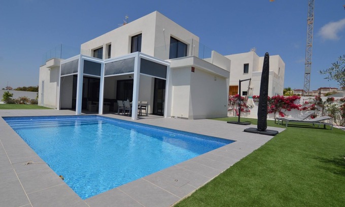 San Fulgencio Villa | Villa in La Marina with Private Pool & Beach Nearby