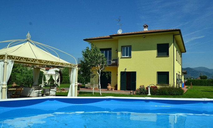 Montecarlo House | Villa in Montecarlo with Pool and Scenic Views
