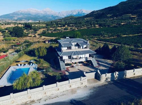 Mitopolis Apartment | VILLA IN NATURE