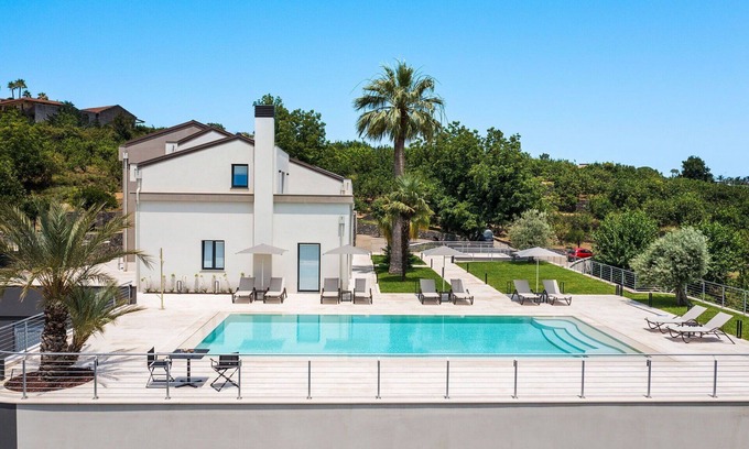 Nunziata Villa | Villa in Nunziata with 6 bedrooms sleeps 12