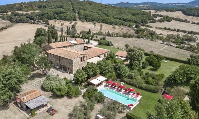 Pomarance Villa | Villa in Pomarance with 6 bedrooms sleeps 14