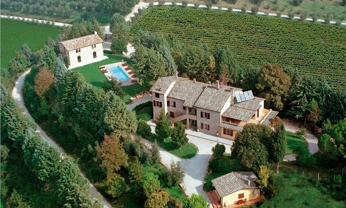 Ramazzano Villa | Villa in Ponte Felcino with 5 bedrooms sleeps 18