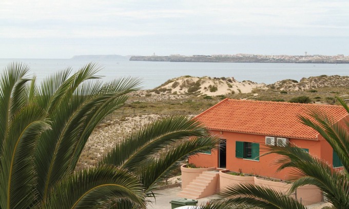 Peniche House | Villa in Praia da Consolação on the seafront near supertubos/baleal