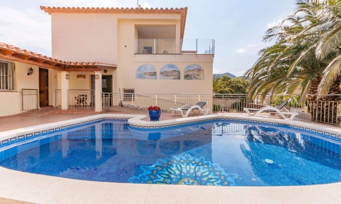 El Mas Fumats Villa | Villa in Roses with Pool and Mountain Views