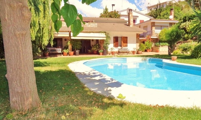 Sant Pol De Mar Villa | Villa in Sant Pol near Crystal Beach