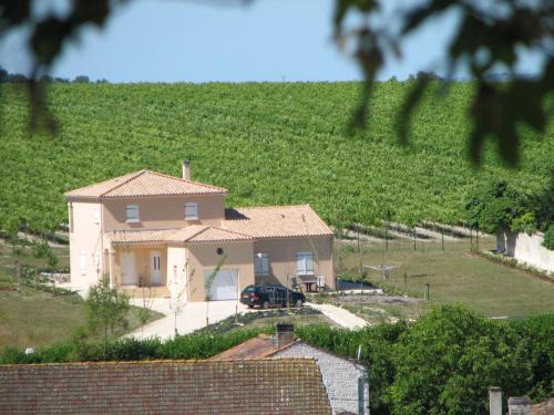 Segonzac Villa | Villa in Segonzac with Pool and Vineyards