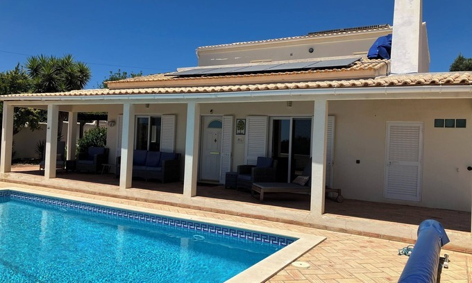 Silves Villa | Villa in Silves with Private Garden, Pool, Air Con and Outdoor Kitchen/BBQ area