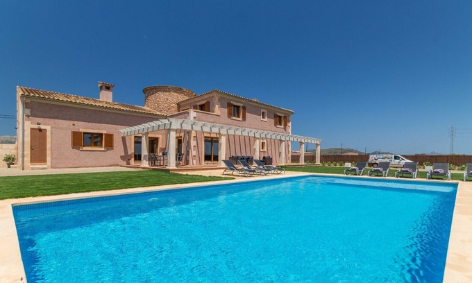 Sa Pobla Villa | Villa in Spain with Private Pool & Beaches Nearby