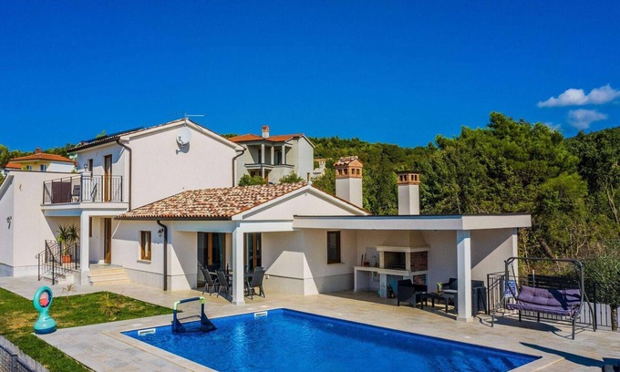 Viskovici Villa | Villa in Sveti Lovrec with Private Pool & Beaches