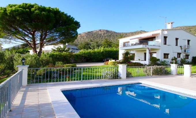 Pau House | Villa in the Privileged Urbanization "Els Olivars" of PAU. Unbeatable views over the Bay o