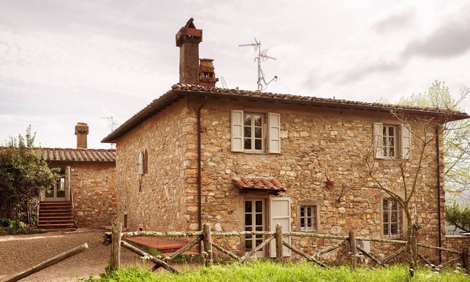 Porrena Villa | Villa in Tuscany with Heated Pool & Sports Court