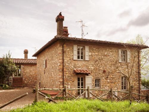 Porrena Villa | Villa in Tuscany with Heated Pool & Sports Court