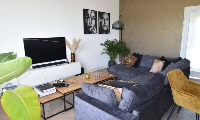 Zeewolde Villa | Villa in Zeewolde with private terrace