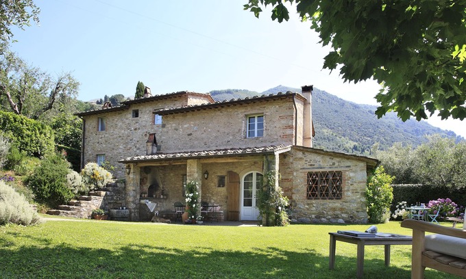 Nocchi House | Villa inthe countryside among the olive trees in Tuscany Lucca Versilia Camaiore