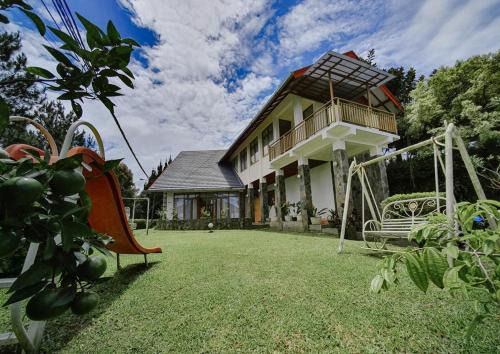 Parongpong Villa | Villa Istana Bunga - The Green Villa 4 Bedroom