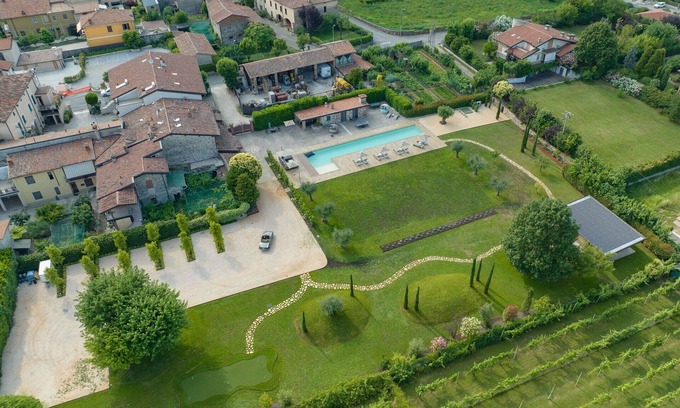 Calvagese della Riviera Villa | Villa in Calvagese Della Riviera with 3 bedrooms sleeps 10