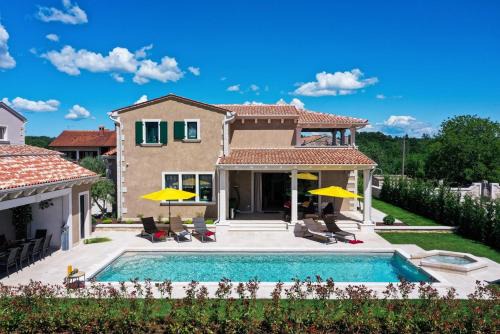 Kringa Villa | Villa Jakob with Pool and Sauna