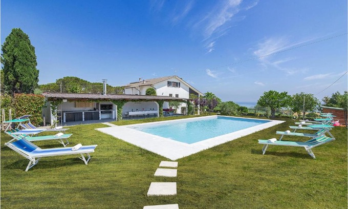 San Costanzo House | Villa James