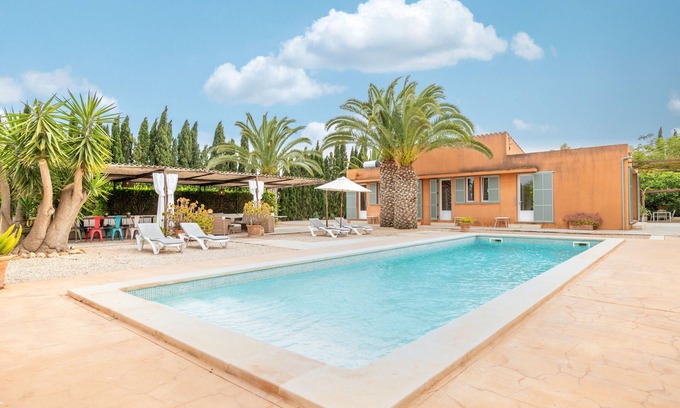 Es Palmer Villa | Villa 'Jara' with Private Pool, Terrace and Wi-Fi