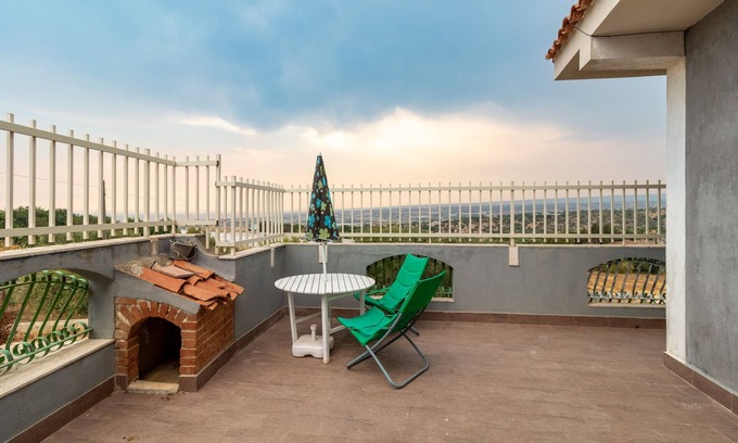 Cava dʼAliga Villa | Villa 'Joseph' with Sea View, Wi-Fi and Air Conditioning