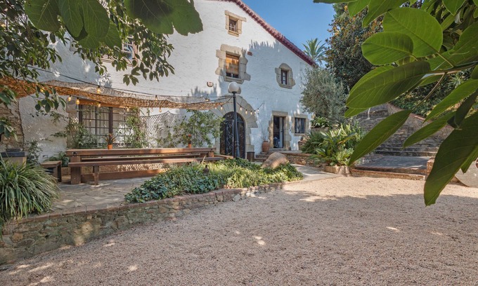 Pineda de Mar Villa | Villa 'Juli' with Mountain View, Wi-Fi and Air Conditioning