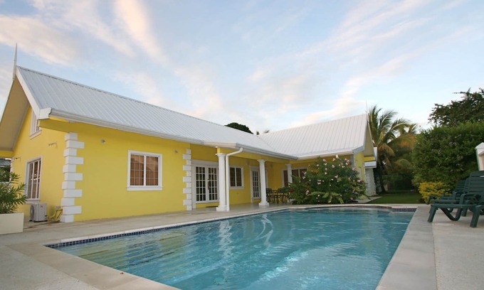 Bon Accord Village Villa | Villa Kiskadee. Large luxury Tobago villa with pool