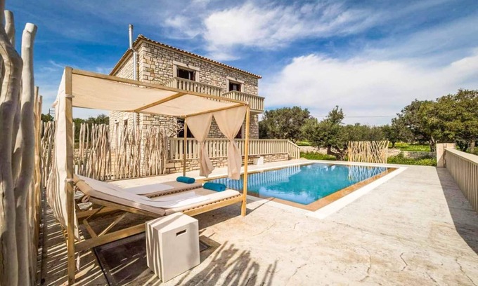 Livadhakia Villa | Villa Koroni - Three Bedroom Villa, Sleeps 6