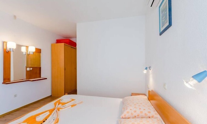 Brela Apartment | Villa Kosa with balcony and sea view