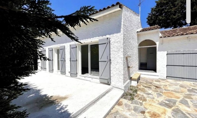 Berre-l'Etang Villa | Villa l'etang au soleil