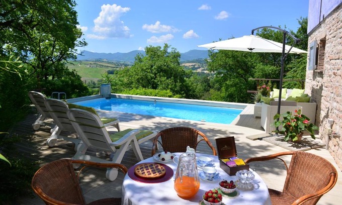 Fabriano Villa | villa la chiesetta - private pool - Borgo Canapegna