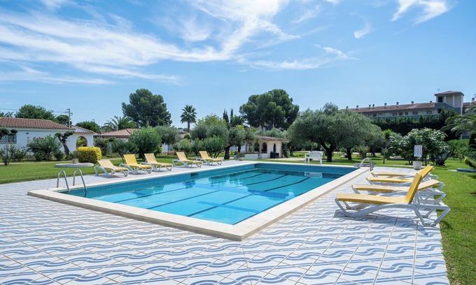 Vilafortuny House | Villa La Palmera with Terrace, Shared Pool & A/C