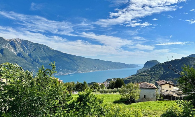 Campi Villa | Villa Larici - Unique View of Lake Garda and Monte Baldo
