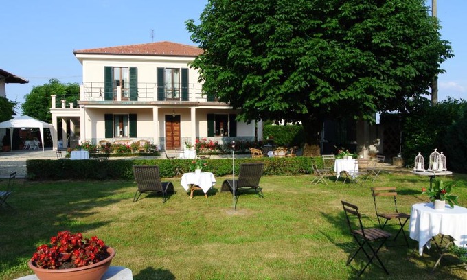 Cavour Bed & Breakfast | VILLA LE ROSE