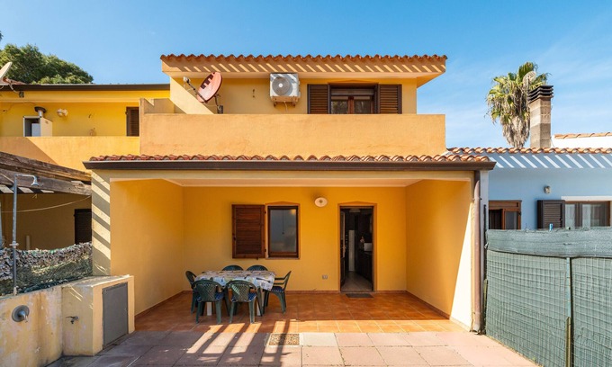 Porto Pino Villa | Villa 'Leo' with Private Terrace, Private Garden and Air Conditioning
