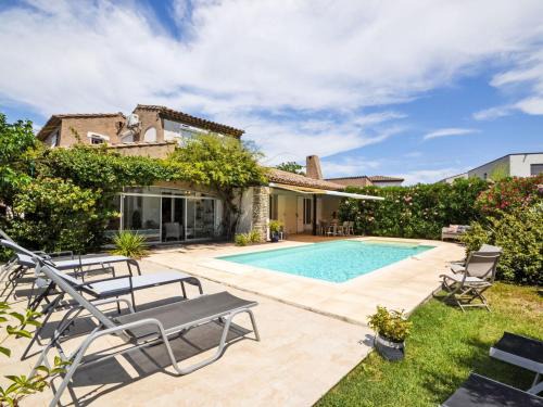 Morieres-les-Avignon Villa | Villa Les Angevines by Interhome