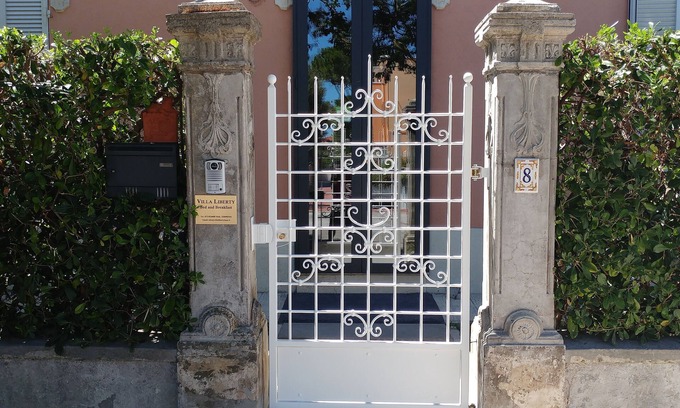 Fano Bed & Breakfast | Villa Liberty B & B - Junior Suite Thonet - Vintage Style