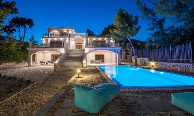 Agii Theodori Villa | villa lion