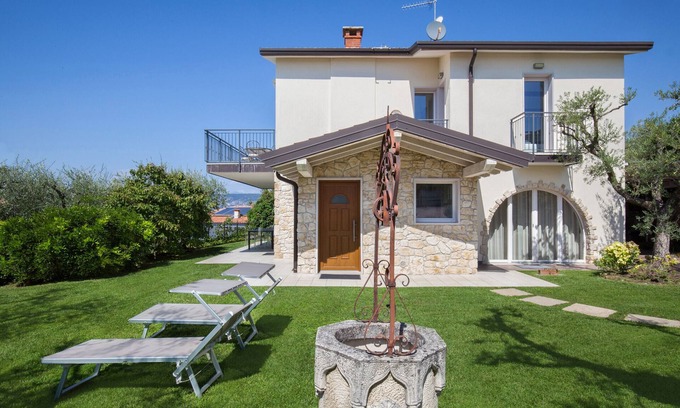 Cisano Villa | Villa Lisi With Pool