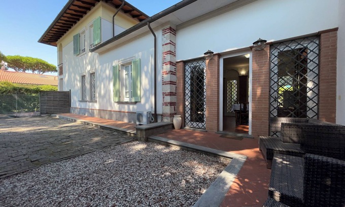 Forte dei Marmi Villa | Villa Lorenzo - 3 minutes walk from the Centre of Forte