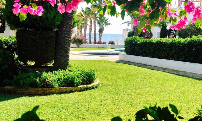 Vista de los Angeles-Rumina Ski Chalet | VILLA LOS REMOS SEAVIEW