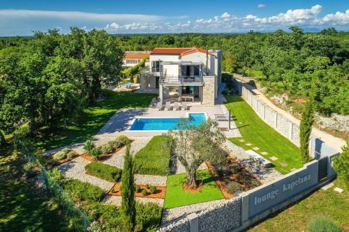 Jursici Villa | Villa Lounge Kapelana with Private Pool, Basketball, Volleyball & Football