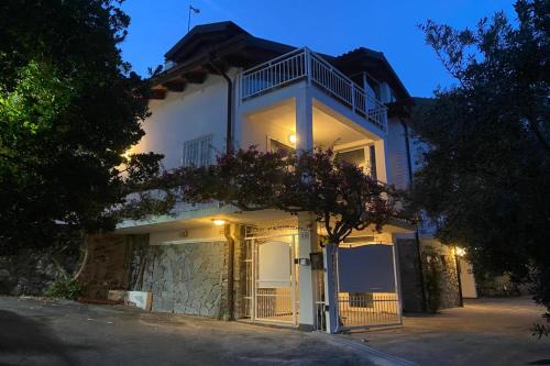 Vigo-Peirano Apartment | Villa Luce del Sol with Pool