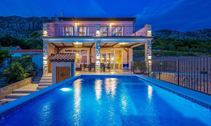 Jablanac Villa | Villa Lucija - Croatia Place to Stay & Holiday Rentals with Pool