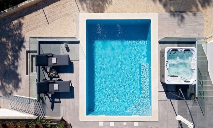 Bartici House | Villa LULU with heated pool, sauna and hot tub