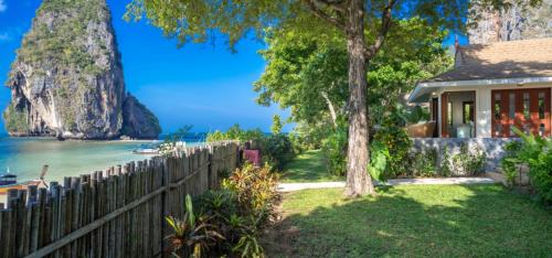 Krabi Resort | Villa Macaque and Villa Languor