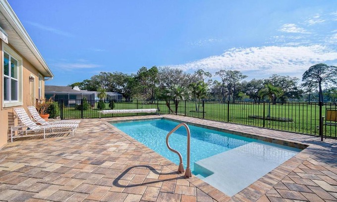 Whitfield House | Villa Magellan II