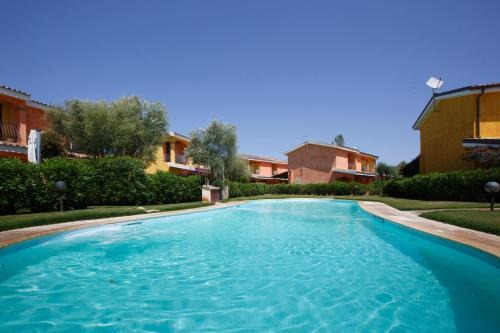 Sant'Anna Arresi Villa | Villa Mama con piscina condominiale, giardino e barbecue