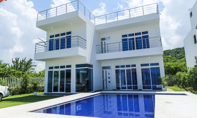 Santa Veronica Villa | VILLA MANDALAY